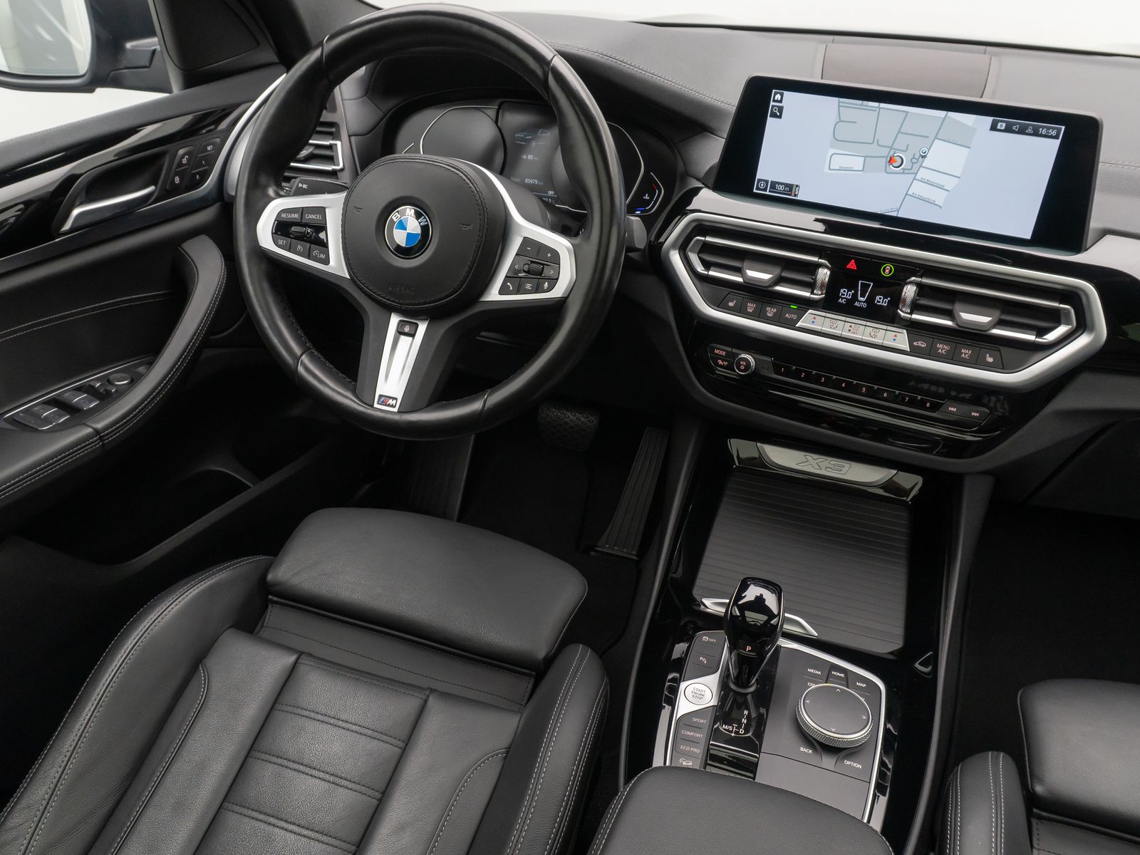 Fahrzeugabbildung BMW X3 xD30d Alarm HUD Laser DAB DisplKey 19"M Sport