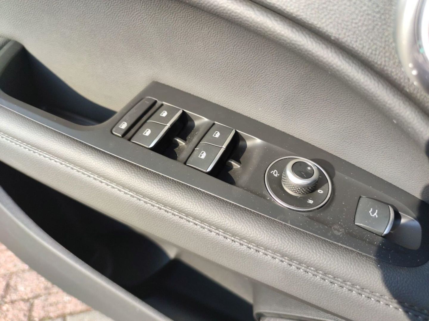 Fahrzeugabbildung Alfa Romeo Stelvio Veloce Q4 2.0 Turbo-21 Zoll-Panoramadach