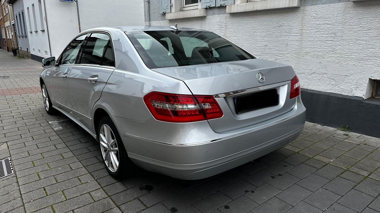 Mercedes-Benz E 220 CDI BlueEFFICIENCY Standard
