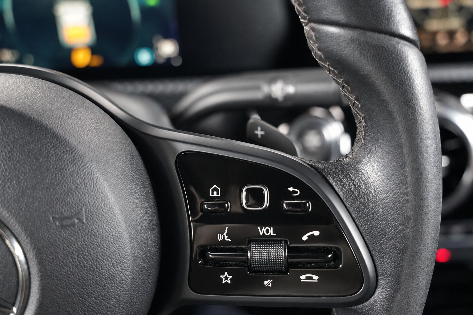 Fahrzeugabbildung Mercedes-Benz A 180 A 180 d Limousine *LED*SHZ*Navigation*ACC*