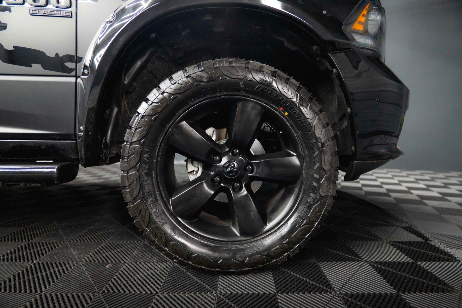 Fahrzeugabbildung Dodge RAM 5.7 V8 HEMI 4x4 OFFROAD Night-Paket *LED*