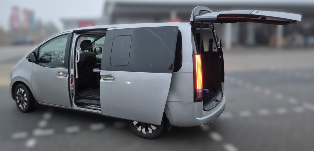 Image of Hyundai STARIA