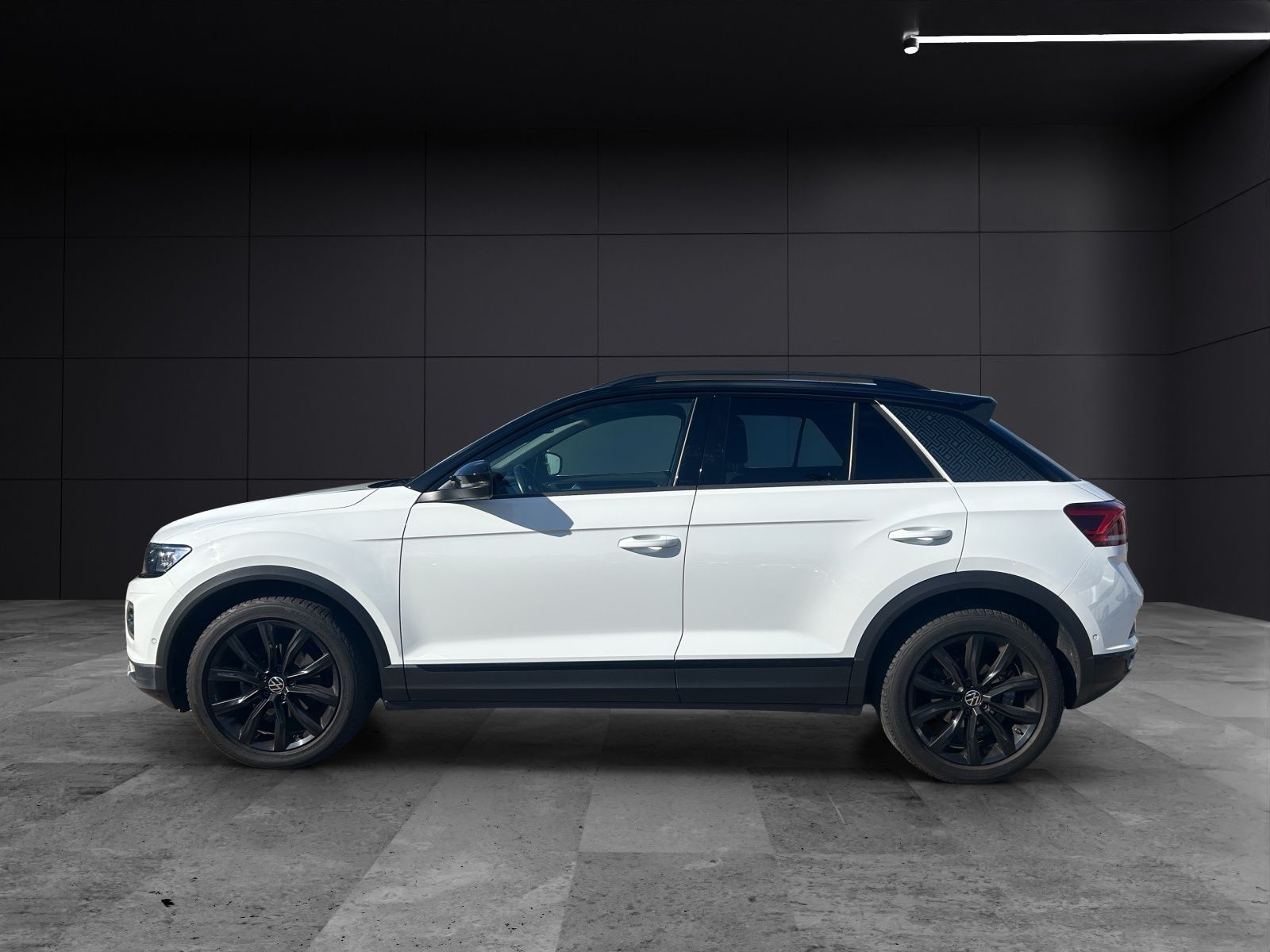 Fahrzeugabbildung Volkswagen T-Roc TSI Sport LED AHK Navi AID ACC RFK SH 18"