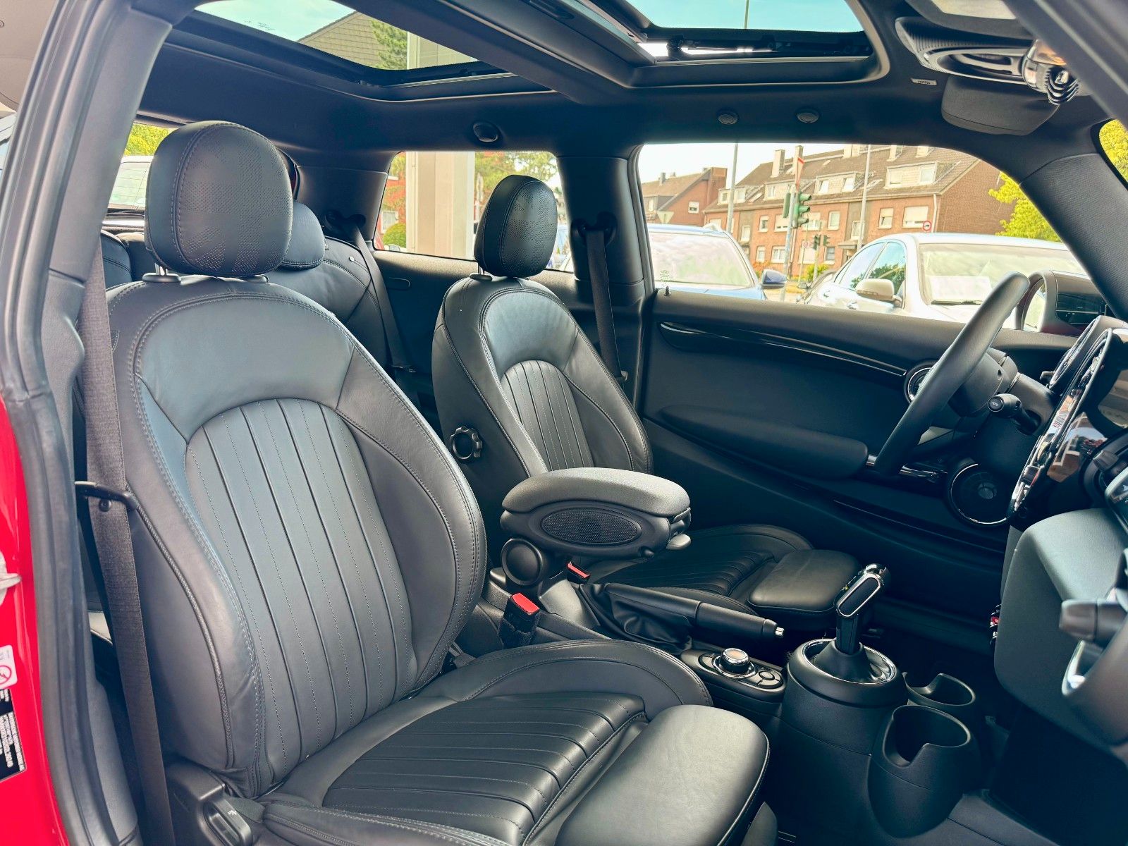 Fahrzeugabbildung MINI Cooper Autom. Navi/Panorama/LED/Sportsitze/1.Hd