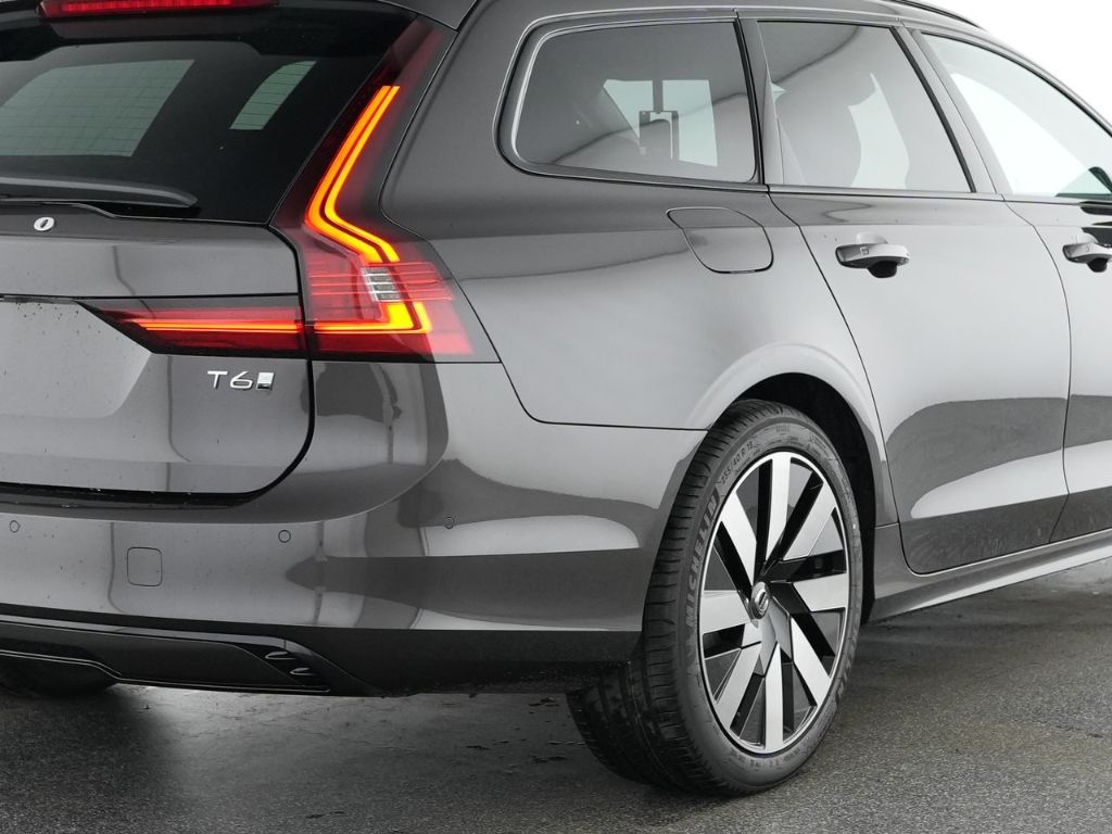 Volvo V90 Kombi Plus Dark Recharge Plug-In Hybrid AWD  foto 11