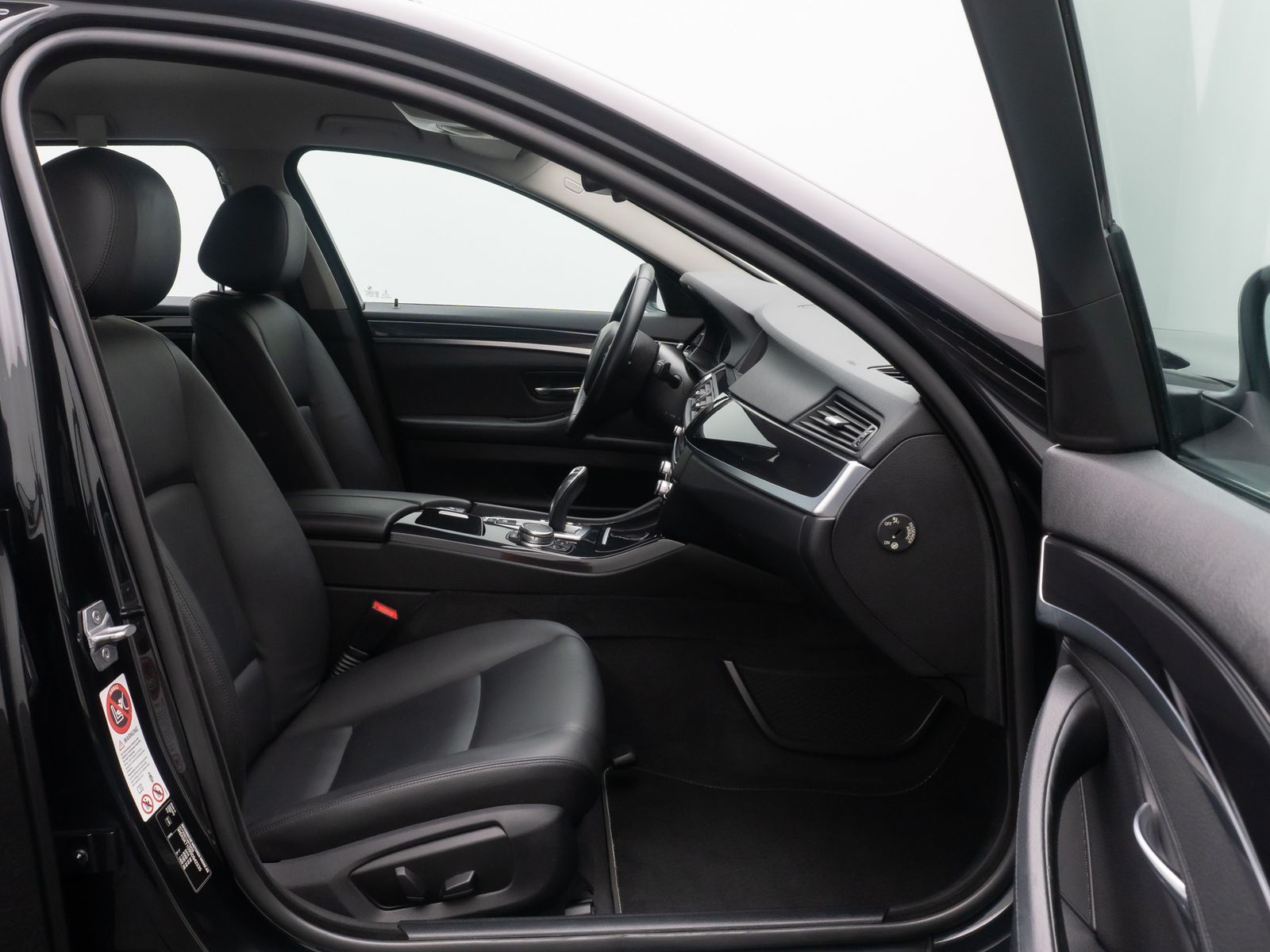 Fahrzeugabbildung BMW 530d NaviProf GeschwindigReg PDC Bi-Xenon Leder