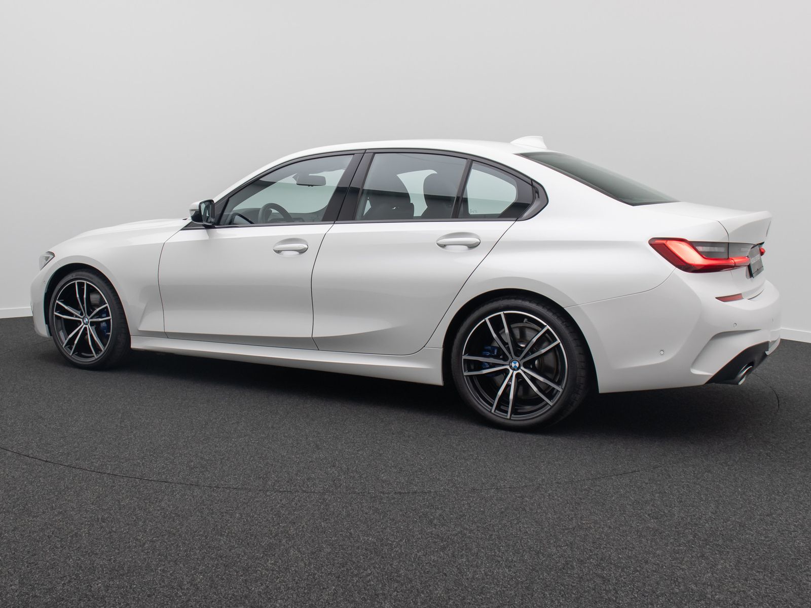 Fahrzeugabbildung BMW 330i xD M Sport Kamera HUD DAB ACC Alarm 19Zoll