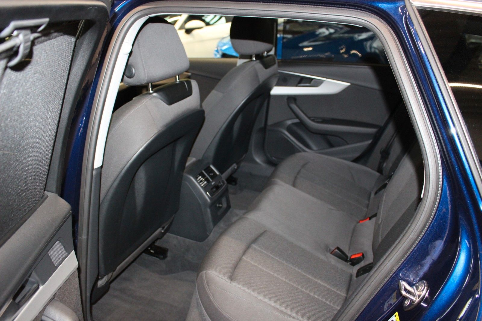 Fahrzeugabbildung Audi A4 40 TDI S tronic  Avant*Kamera*Navi*Ambiente.