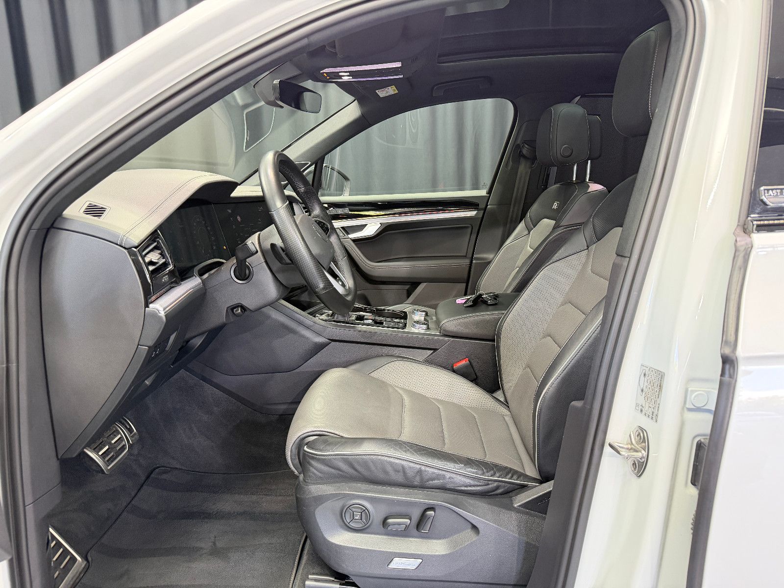 Fahrzeugabbildung Volkswagen Touareg R-Line 4Motion|PANO|NIGHT|LAST EDITION|