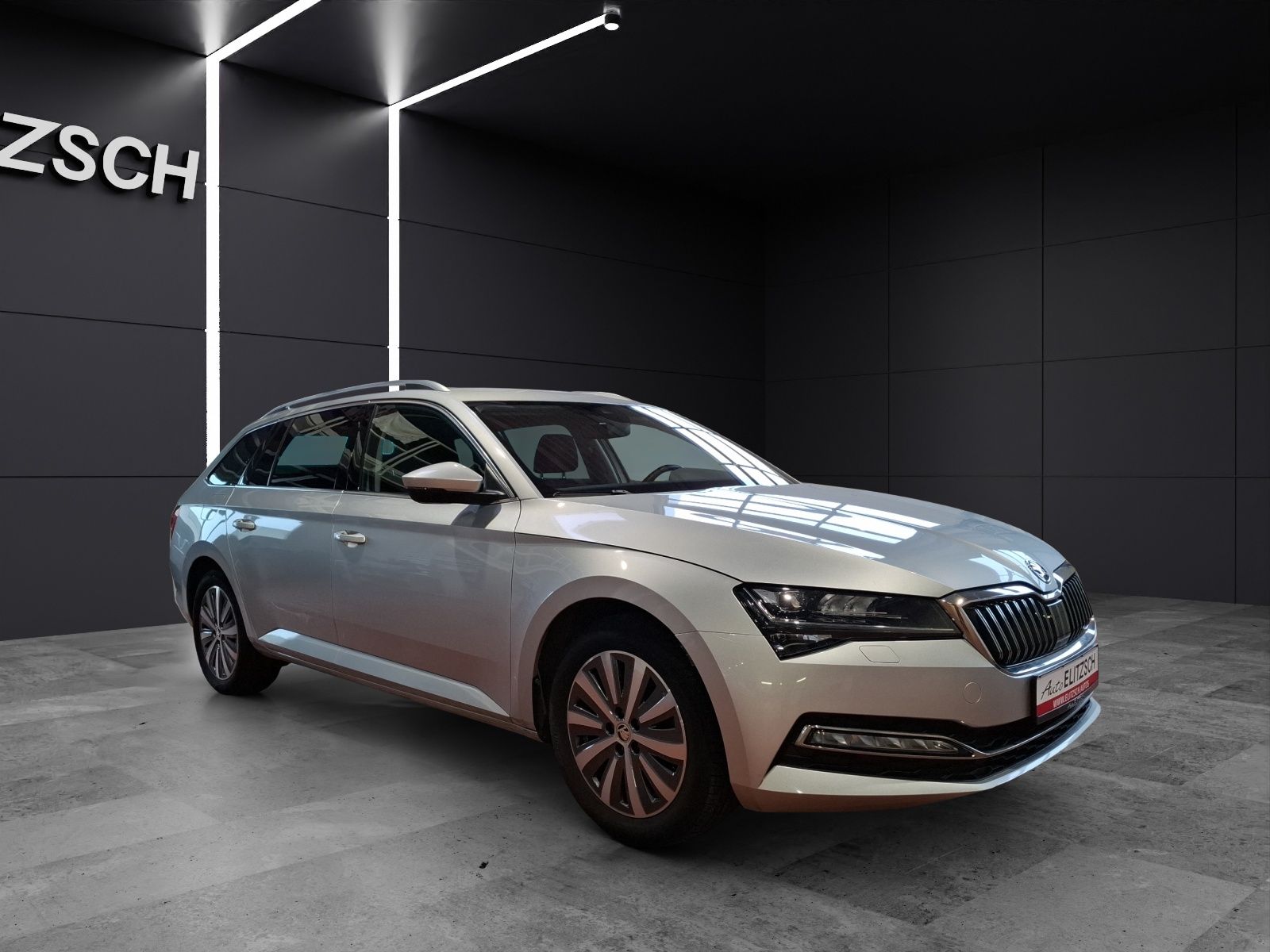 Fahrzeugabbildung SKODA Superb Combi TSI Style DSG Matrix AHK Navi AID b