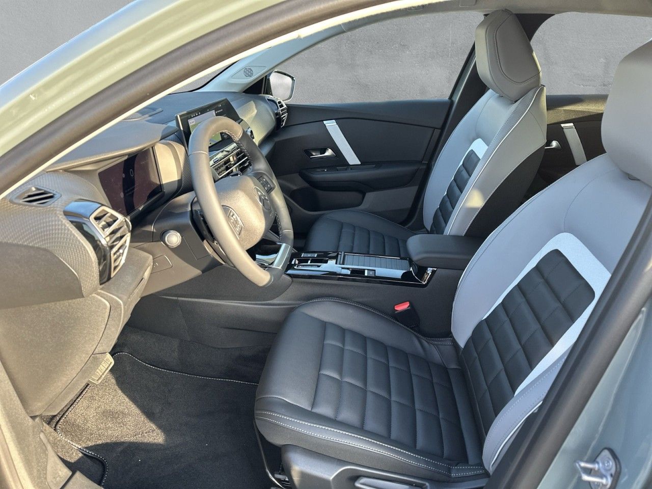 Fahrzeugabbildung Citroën C4 Benziner 130 Automatik MAX