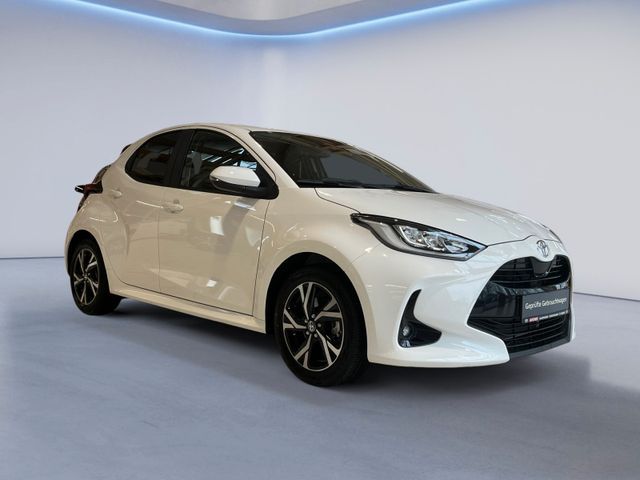 Fahrzeugabbildung Toyota Yaris 1.5 Teamplayer +ComfP LED,SHZ,ACC,Kam.,AUT