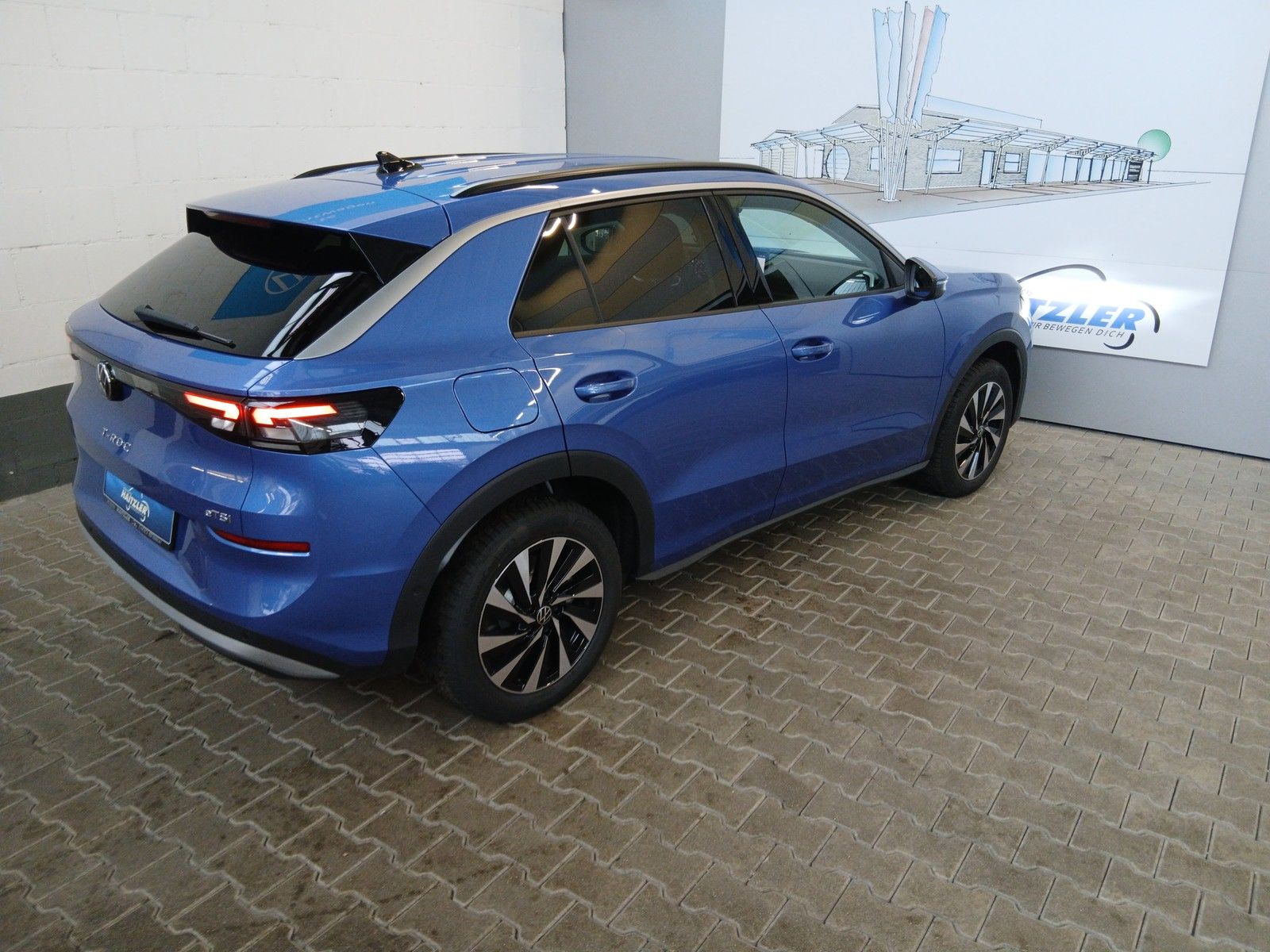 Fahrzeugabbildung Volkswagen T-Roc Life 1.5 eTSI DSG + ACC +LED+Navi +Keyless