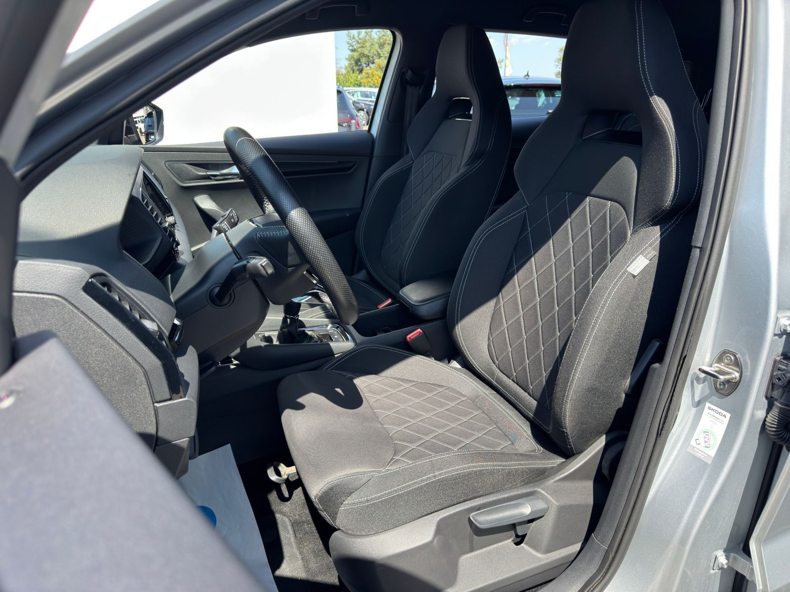 Fahrzeugabbildung SKODA Karoq Sportline 1.5TSI 6-Gang*AHK*RFK*Matrix*eHe