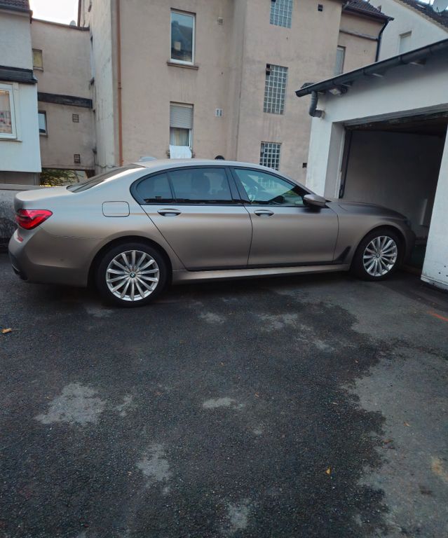 BMW 750