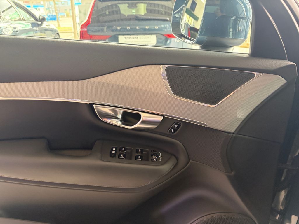 Volvo XC90 T8 AWD Plug-in Hybrid Core AHK 20 Zoll foto 16
