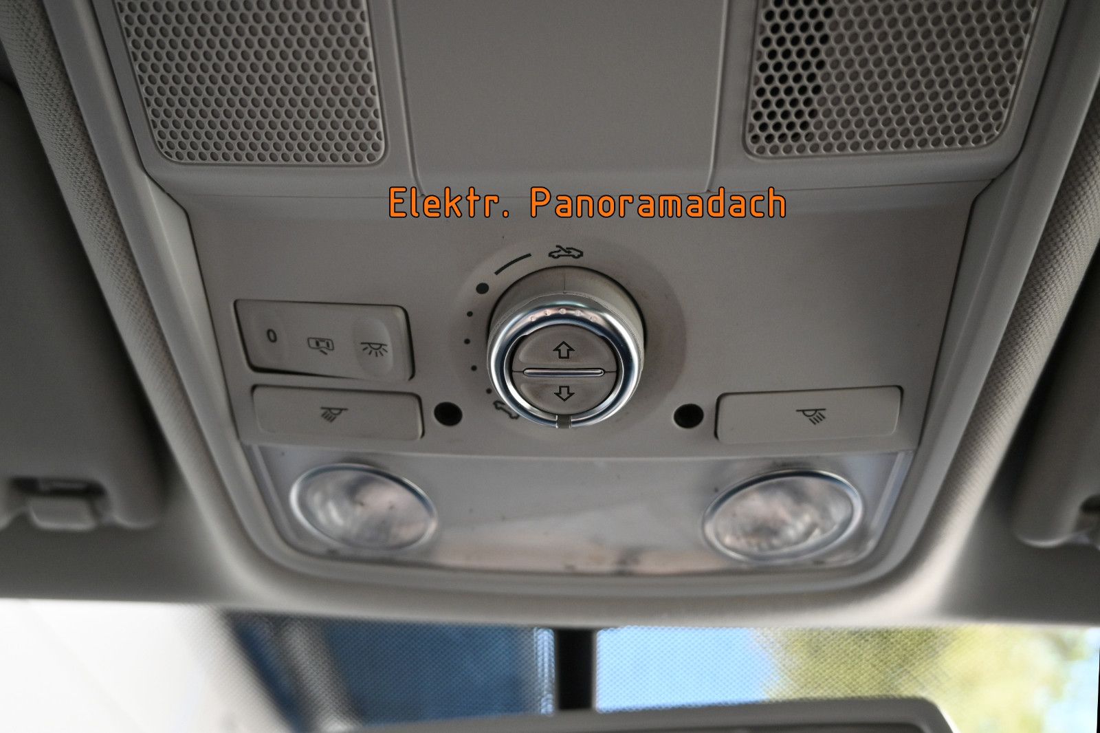 Fahrzeugabbildung Volkswagen Golf 1.6 TDI Variant MATCH °AHK°PANO°STANDHEIZ.°
