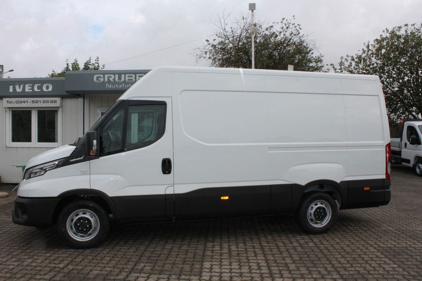 Fahrzeugabbildung Iveco Daily 35S16HA8 V Radstand 3520 mm