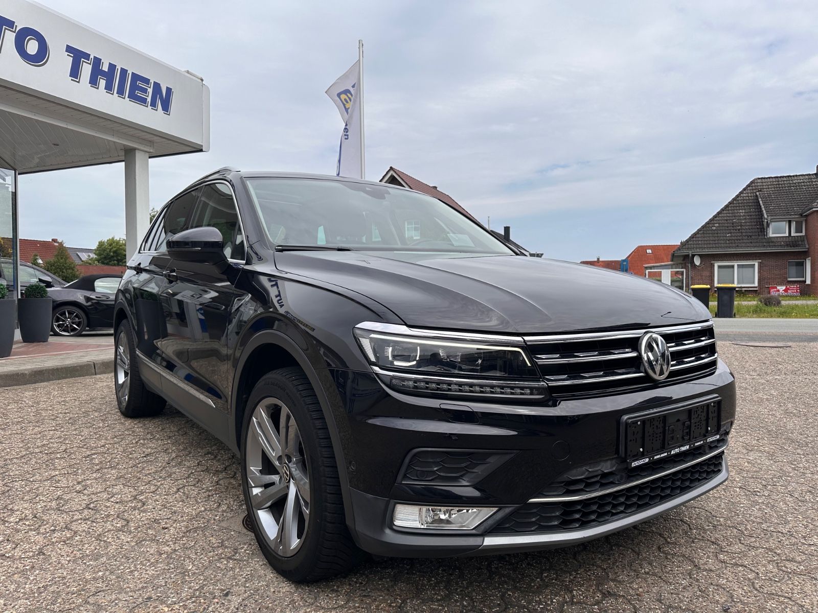 Fahrzeugabbildung Volkswagen Tiguan 2.0 TDI 4M Highline Pano/AHK/ACC/Navi/LED