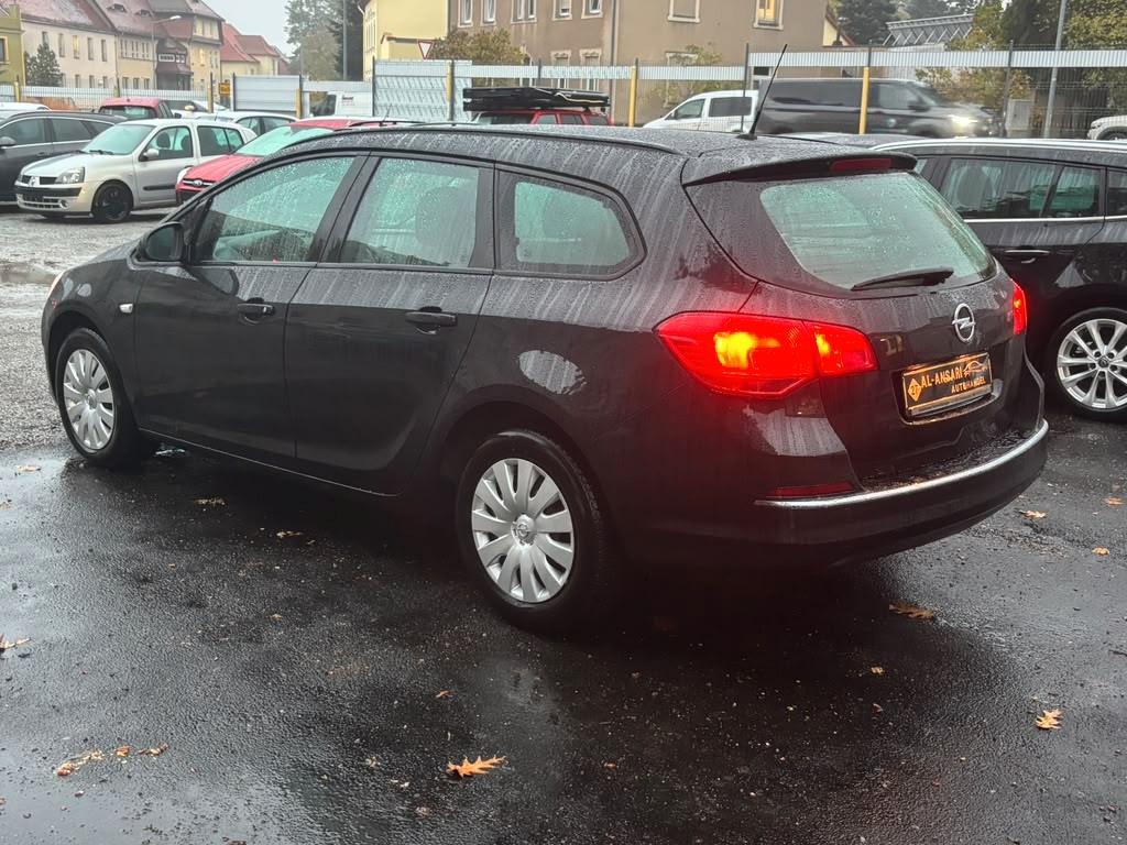 Opel Astra 2012 — photo 5