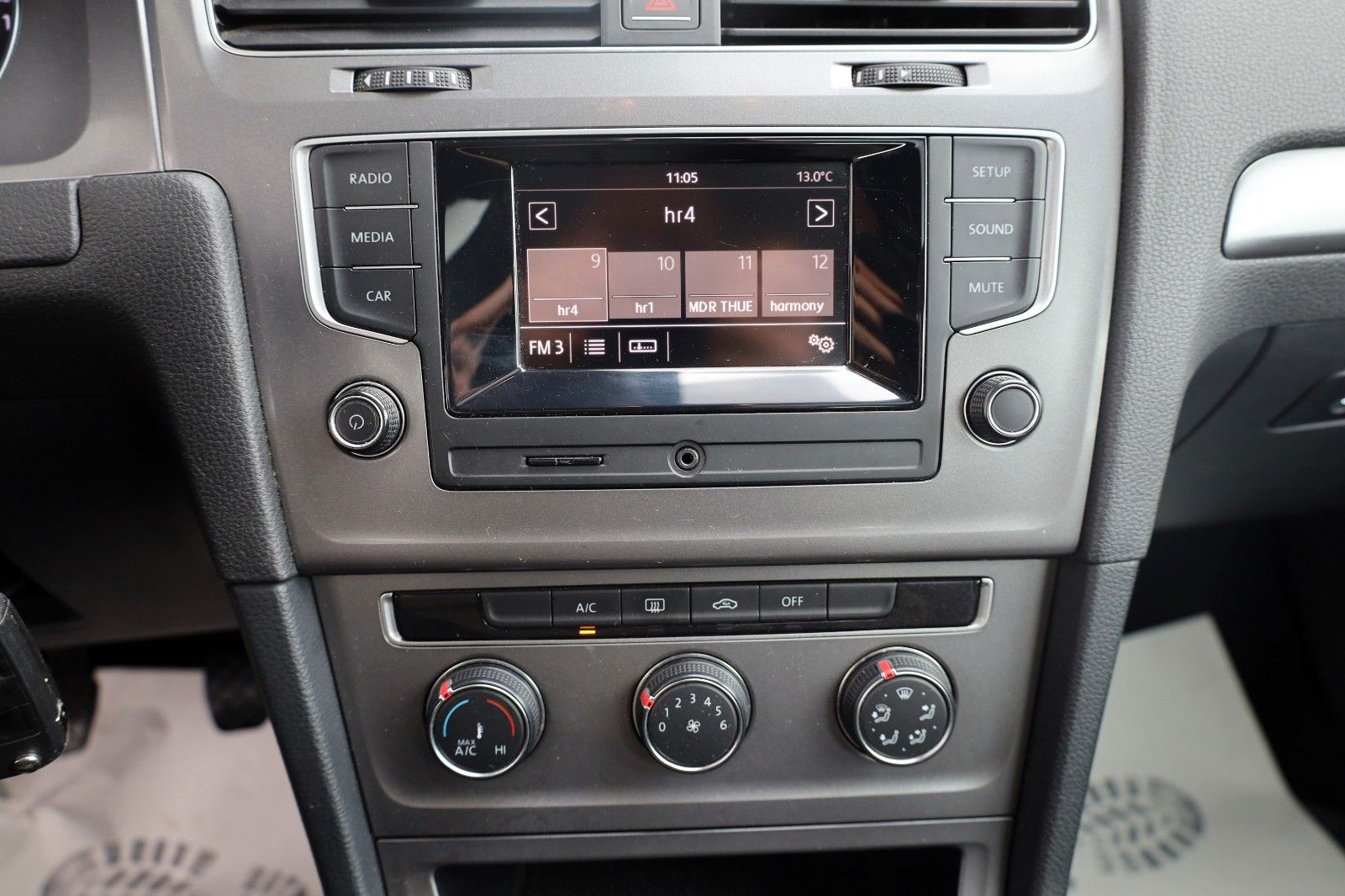 Fahrzeugabbildung Volkswagen Golf VII Lim. Trendline Panorama,8 fach bereift!