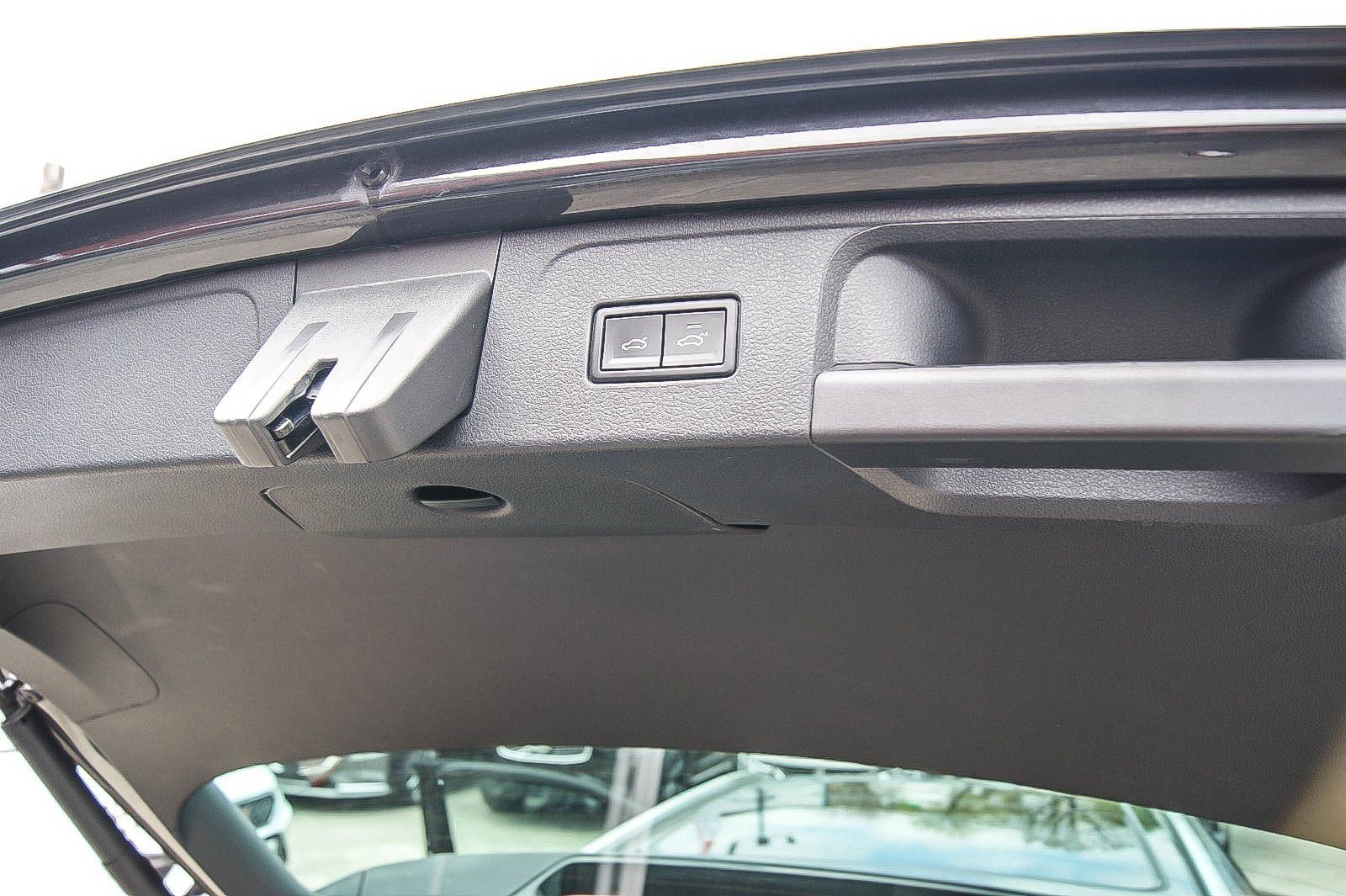 Fahrzeugabbildung Volkswagen Passat Variant 20TDI 4Motion R-Line MATRIX PANO