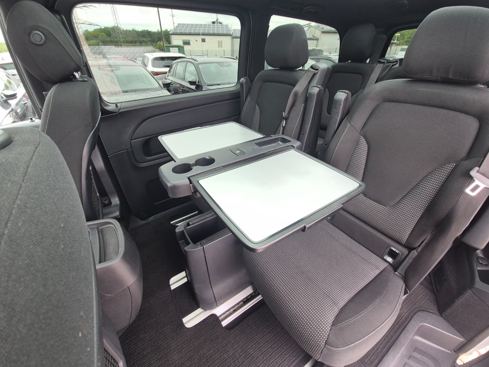 Fahrzeugabbildung Mercedes-Benz V 300 d 4MATIC lang AMG PANO*Mittelkonsole*AHK