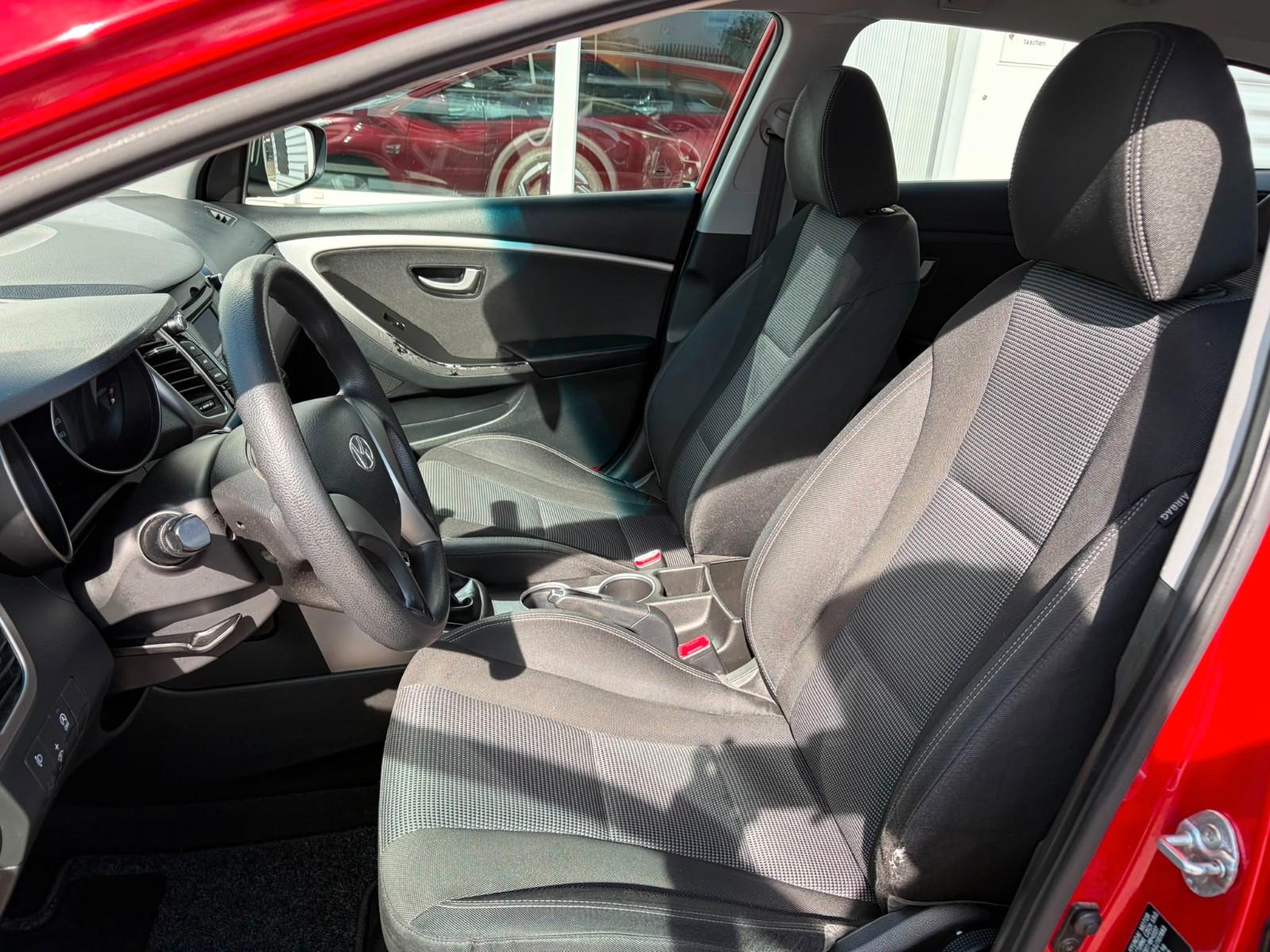 Hyundai i30 2015 — photo 10