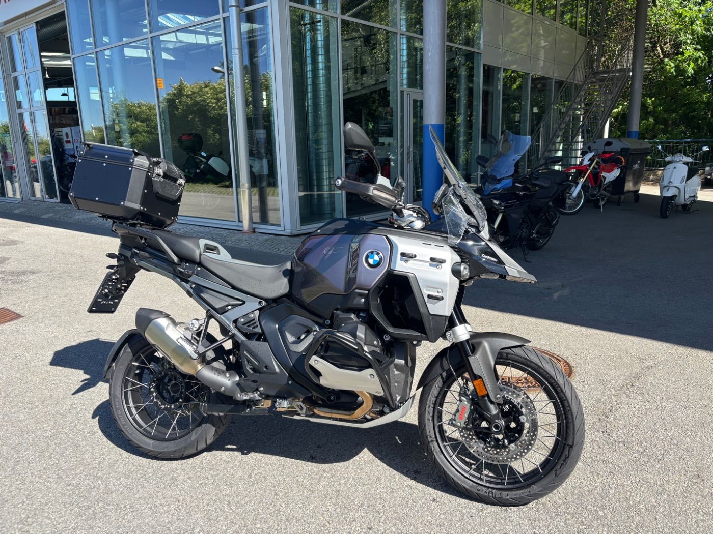Fahrzeugabbildung BMW R 1300 GS Adventure Triple Black Dynamik-Paket