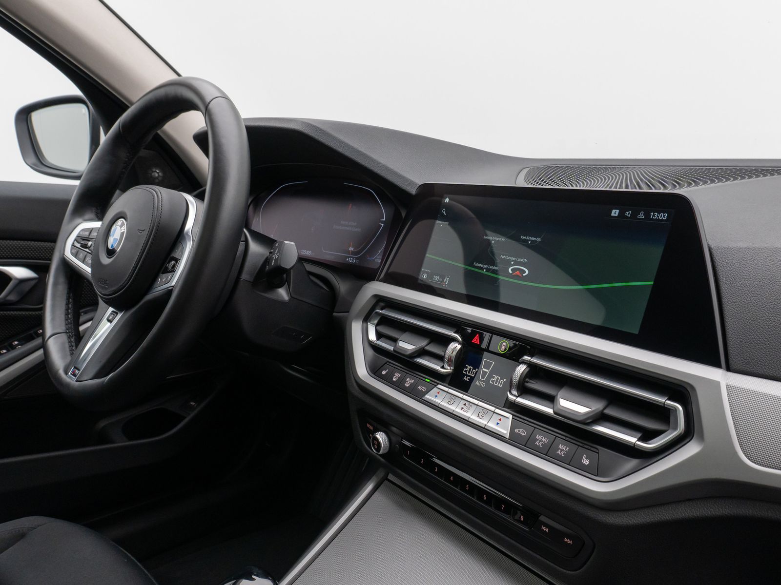 Fahrzeugabbildung BMW 320d  xD Panorama Kamera HUD DAB H/K Lenkradhzg