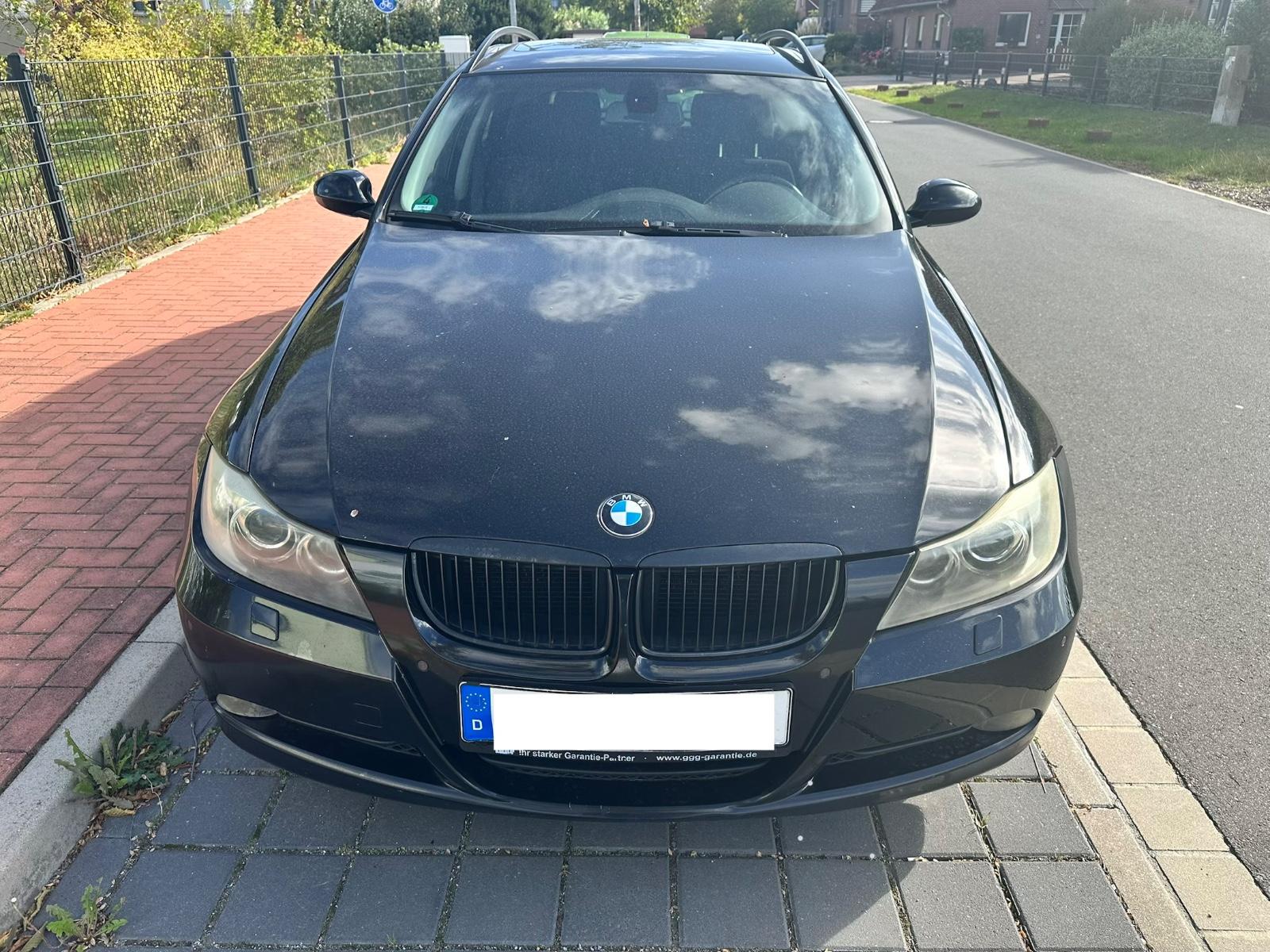 BMW 320 2006 — rear view