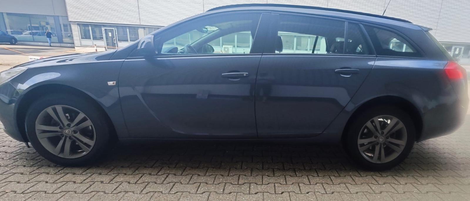 Opel Insignia 2010 — photo 17