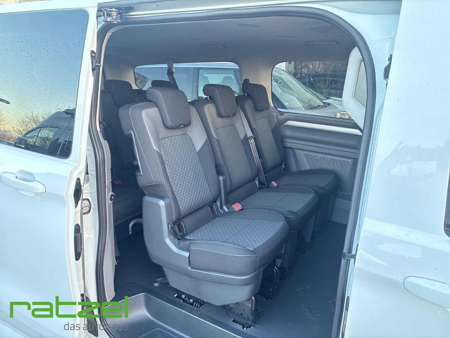 Fahrzeugabbildung Volkswagen Caravelle Life LR AHK+Digitales Cockpit+LED+ACC