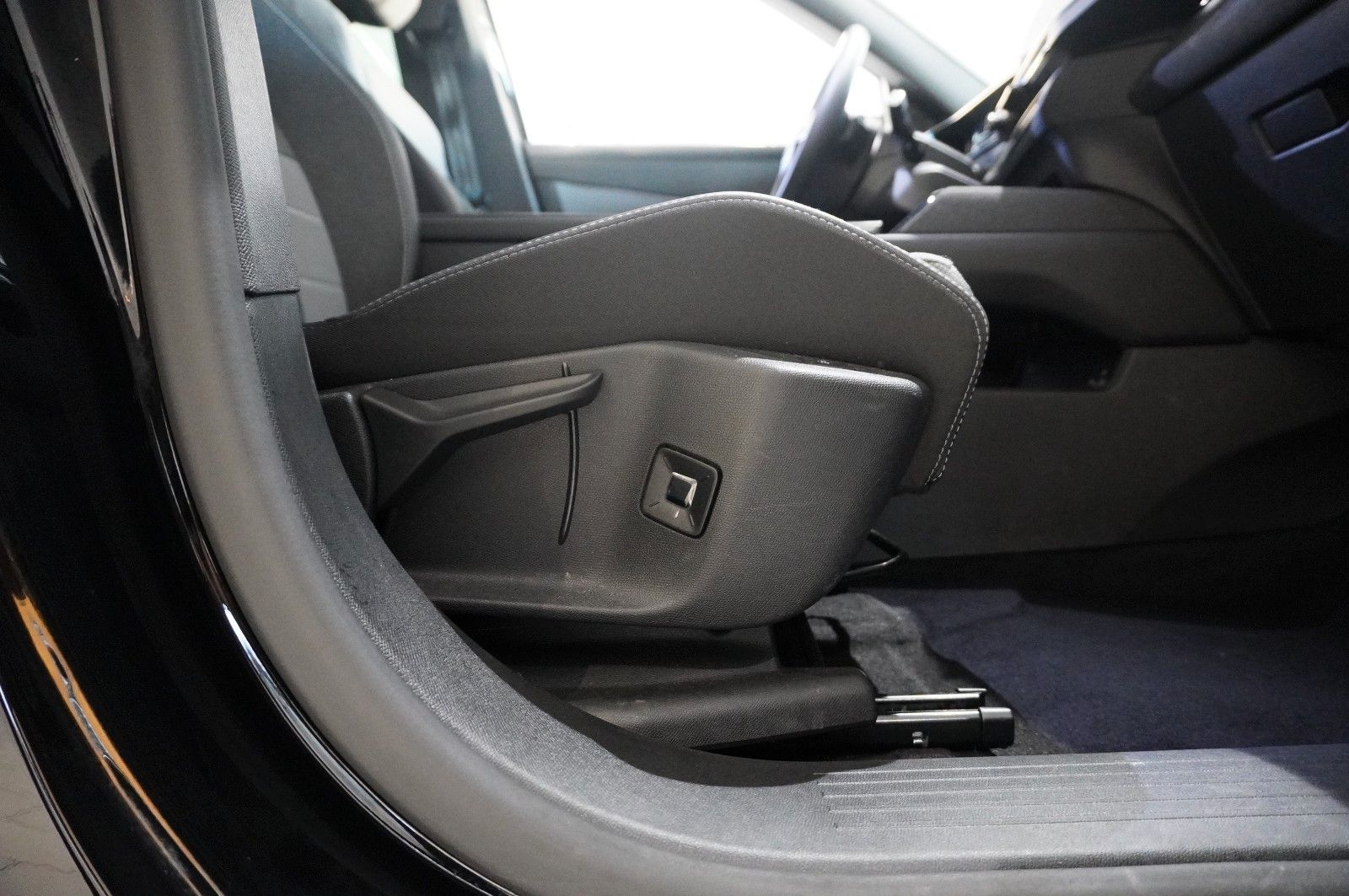 Fahrzeugabbildung Opel Grandland B 1.2 48V GS MHD LED-MATRIX/KAMERA/SHZ