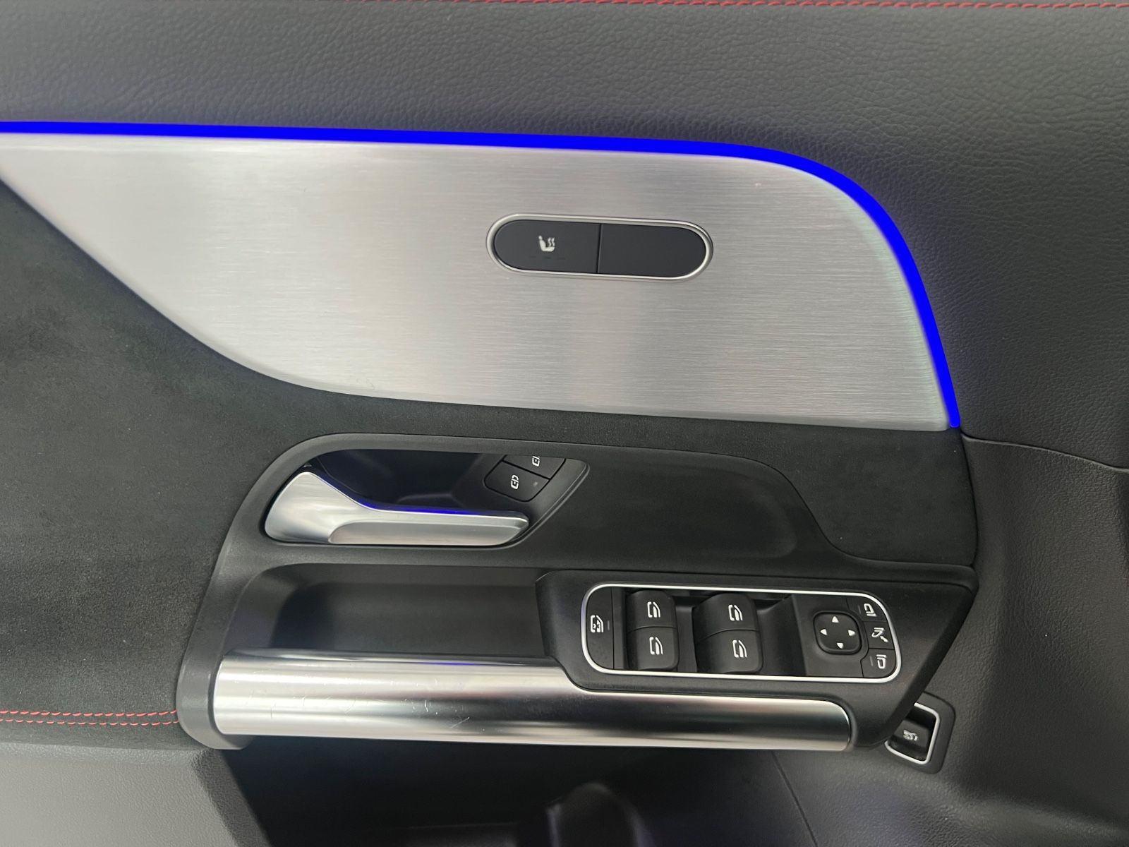 Fahrzeugabbildung Mercedes-Benz GLA 250 4Matic* AMG Line * PANORAMADACH *