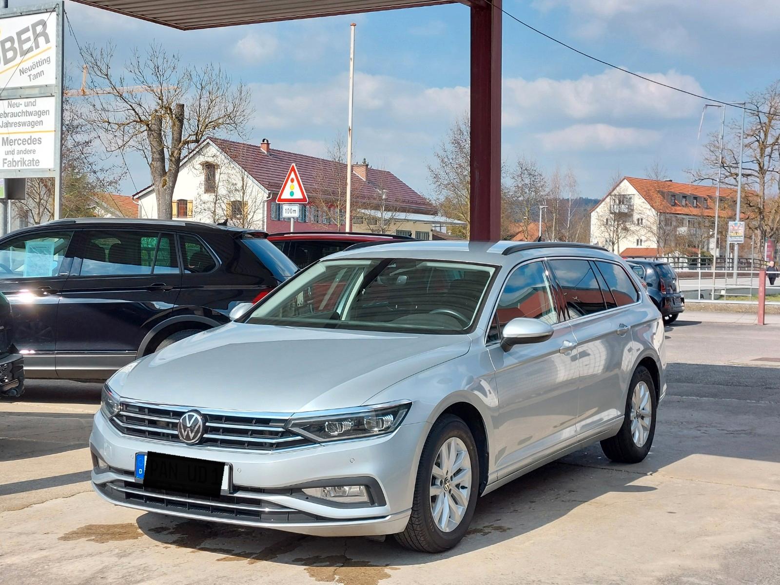 Volkswagen Passat Variant 2,0TDI Busin/IQ.LIGHT/KAM/DSG/AHK
