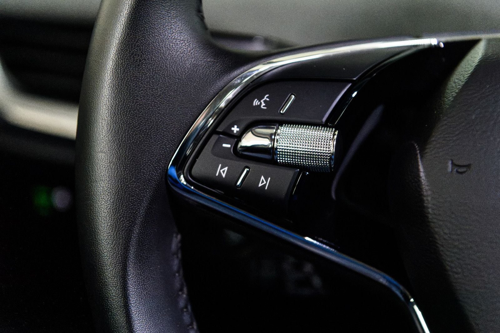 Fahrzeugabbildung SKODA Enyaq 50 NAVI+LED+RFK