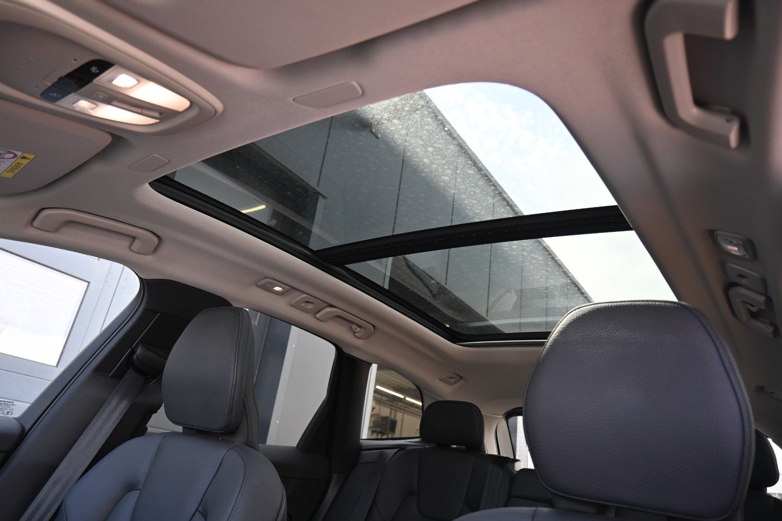 Fahrzeugabbildung Volvo XC60 B4 D Plus Dark*FSHZG*PANO*360°*ACC