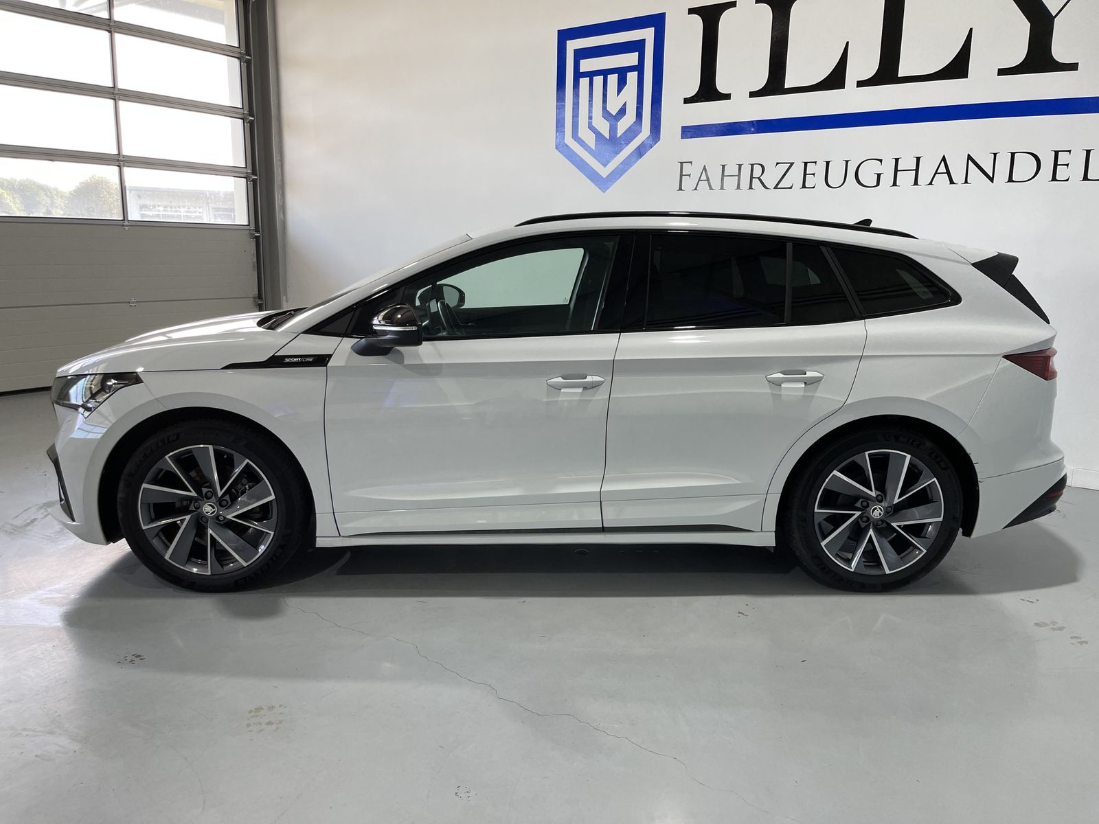 Fahrzeugabbildung SKODA Enyaq Sportline*AHK*Matrix*Alcantara**HUD*WP*