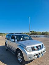 Nissan Pathfinder 2.5 dCi SE - GANCIO TRAINO - gebrauchte Nissan Pathfinder aus dem Jahr 2007