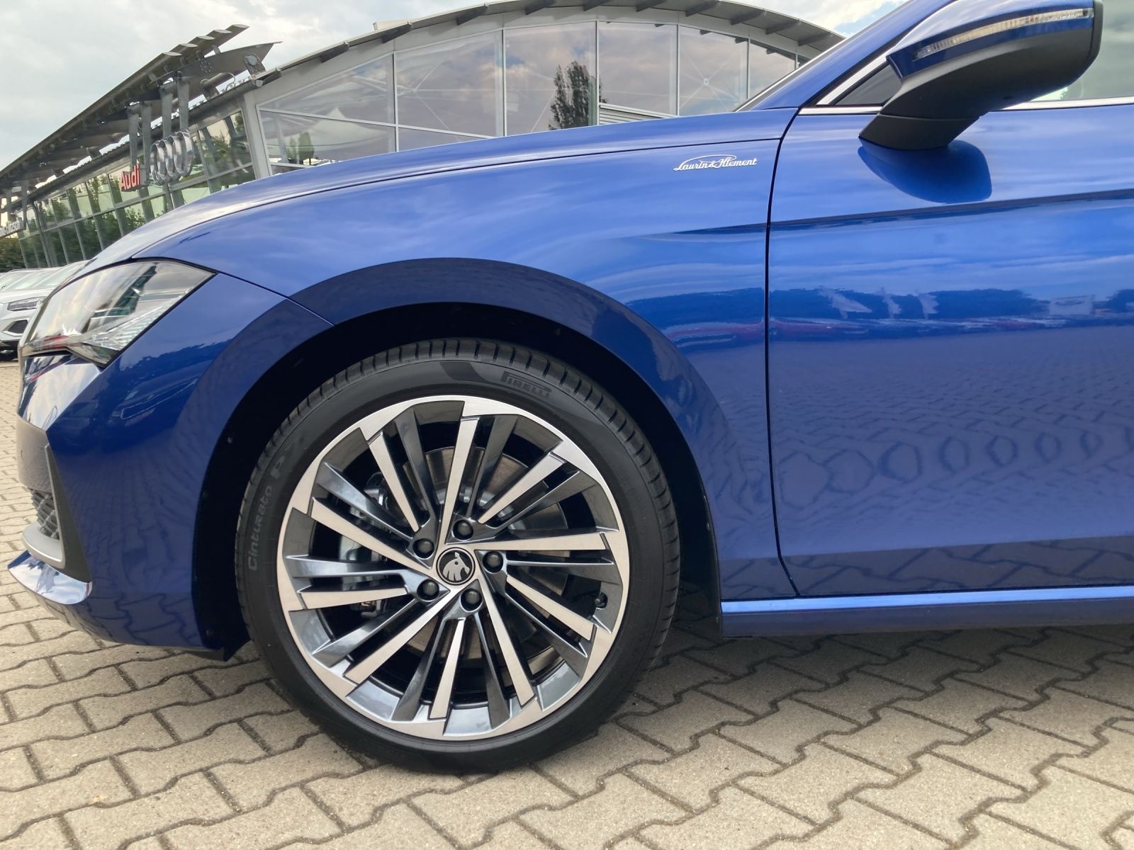 Fahrzeugabbildung SKODA Superb Combi L&K 2.0 TDI 142kW 4x4 L&K Matrix, S