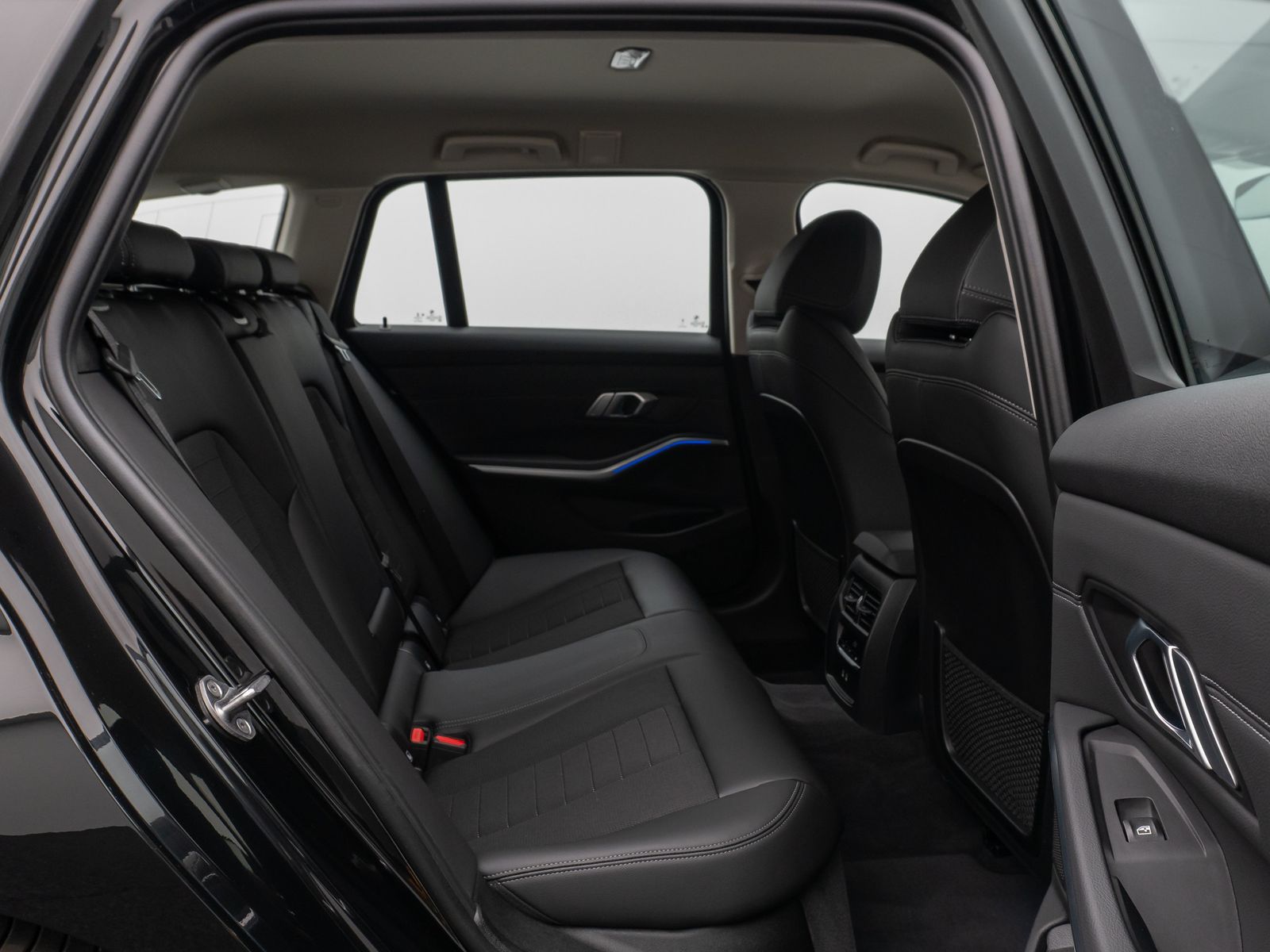 Fahrzeugabbildung BMW 320d Sport Line Kamera DAB HiFi Lordos Alarm LED