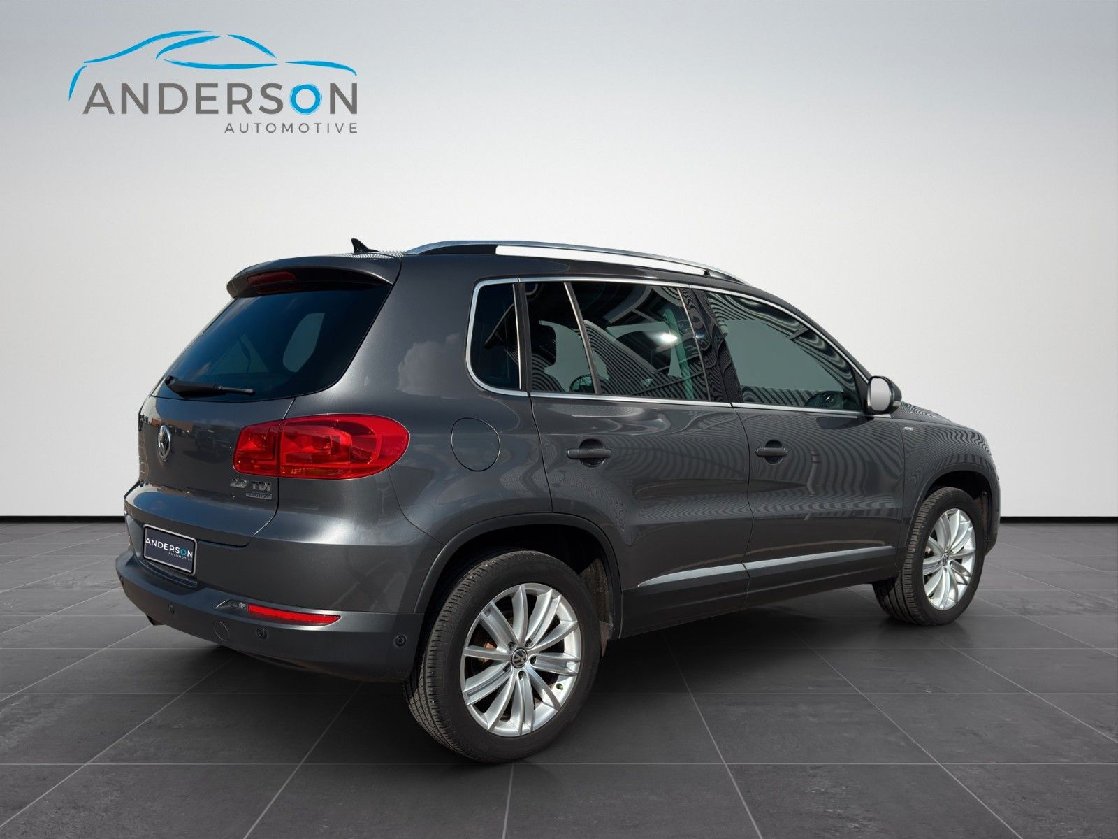 Fahrzeugabbildung Volkswagen TIGUAN 2.0 TDI 4MOT SPORT&STYLE DSG PANO AHK NAV