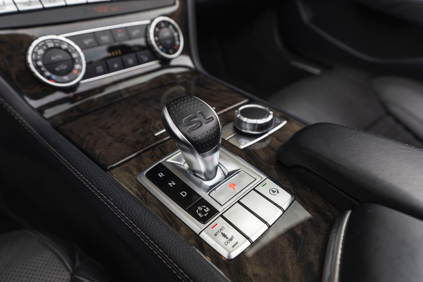 Fahrzeugabbildung Mercedes-Benz SL 400 Roadster AMG SPORTPAKET ACC KAM NAV H&K