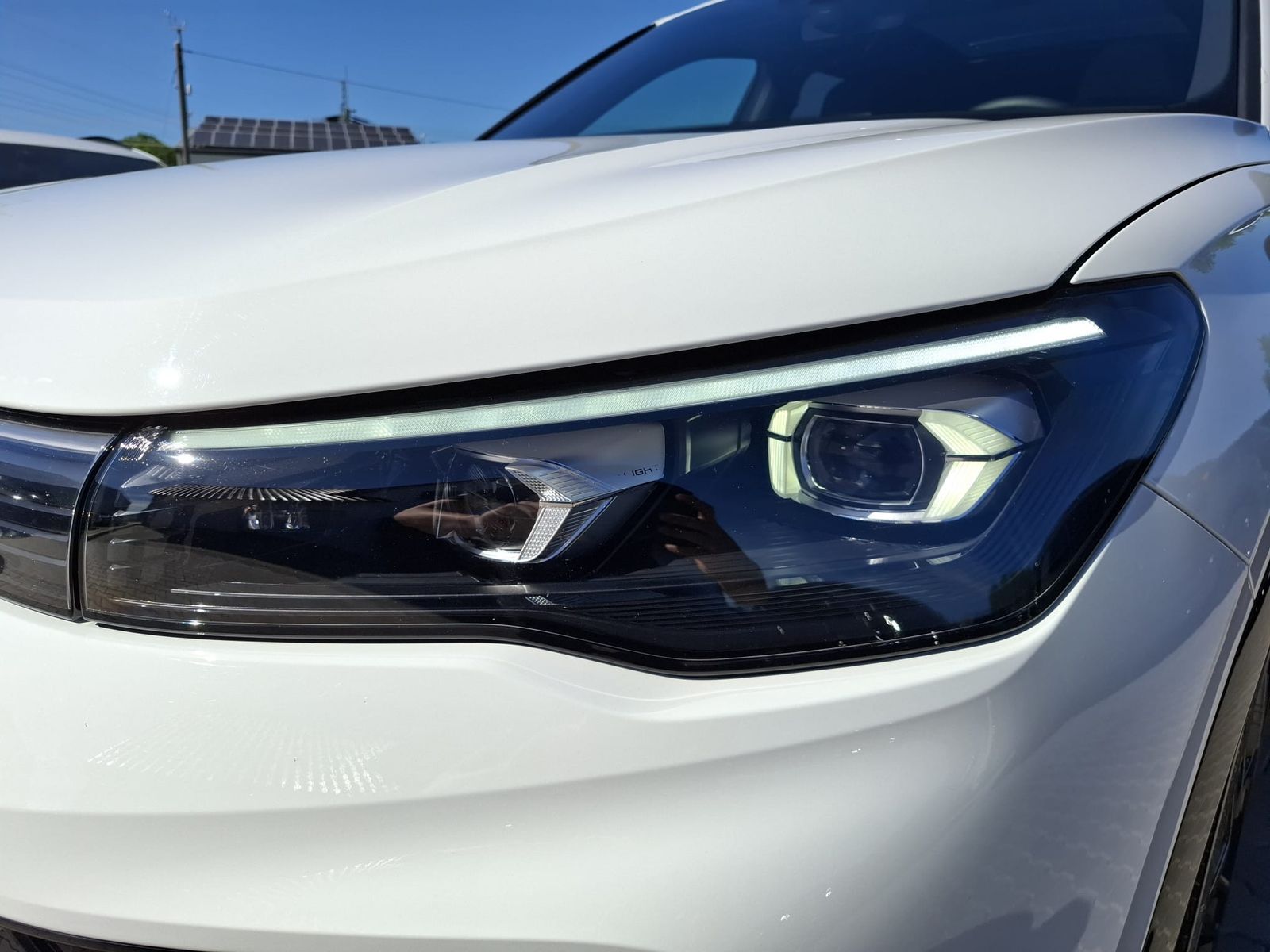 Fahrzeugabbildung Volkswagen Tiguan 2.0 TDI 4M R-Line BLACK*PAN*HK*AHK*MATRIX