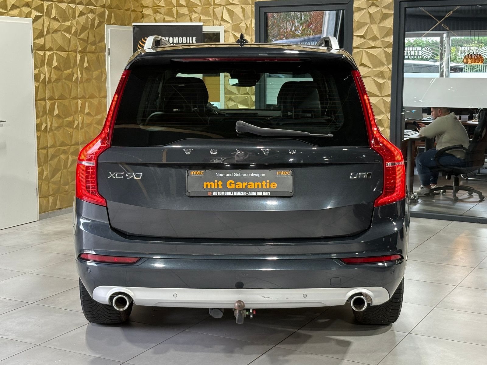 Fahrzeugabbildung Volvo XC90 Momentum AWD/NAVI/KAMERA/APPLE/KLIMA/SHZ