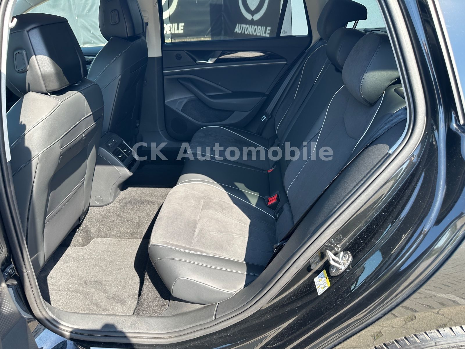 Fahrzeugabbildung Volkswagen Passat Variant 2.0 TDI Elegance/Kamera/ACC/LED
