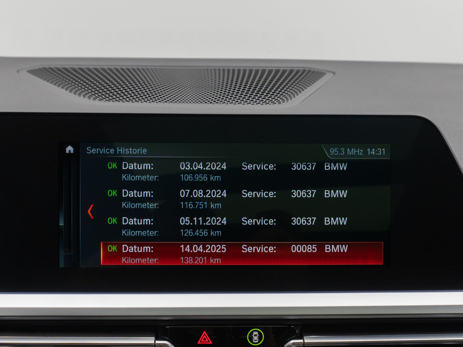 Fahrzeugabbildung BMW 320d Panorama HiFi PDC LED Geschwindigkeitsreg