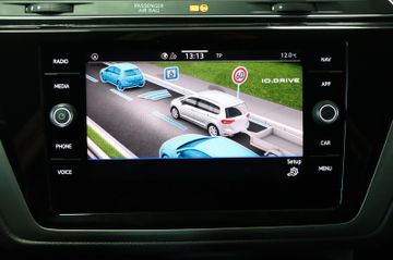 Volkswagen Touran 2.0 DSG R-Line 7-Sitze AHK Kamera