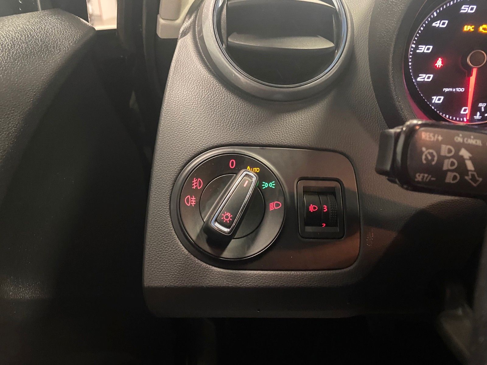 Fahrzeugabbildung SEAT Ibiza 1.0 TSI FR+NAVI+ALLWETTER+SITZHEIZUNG+FR++